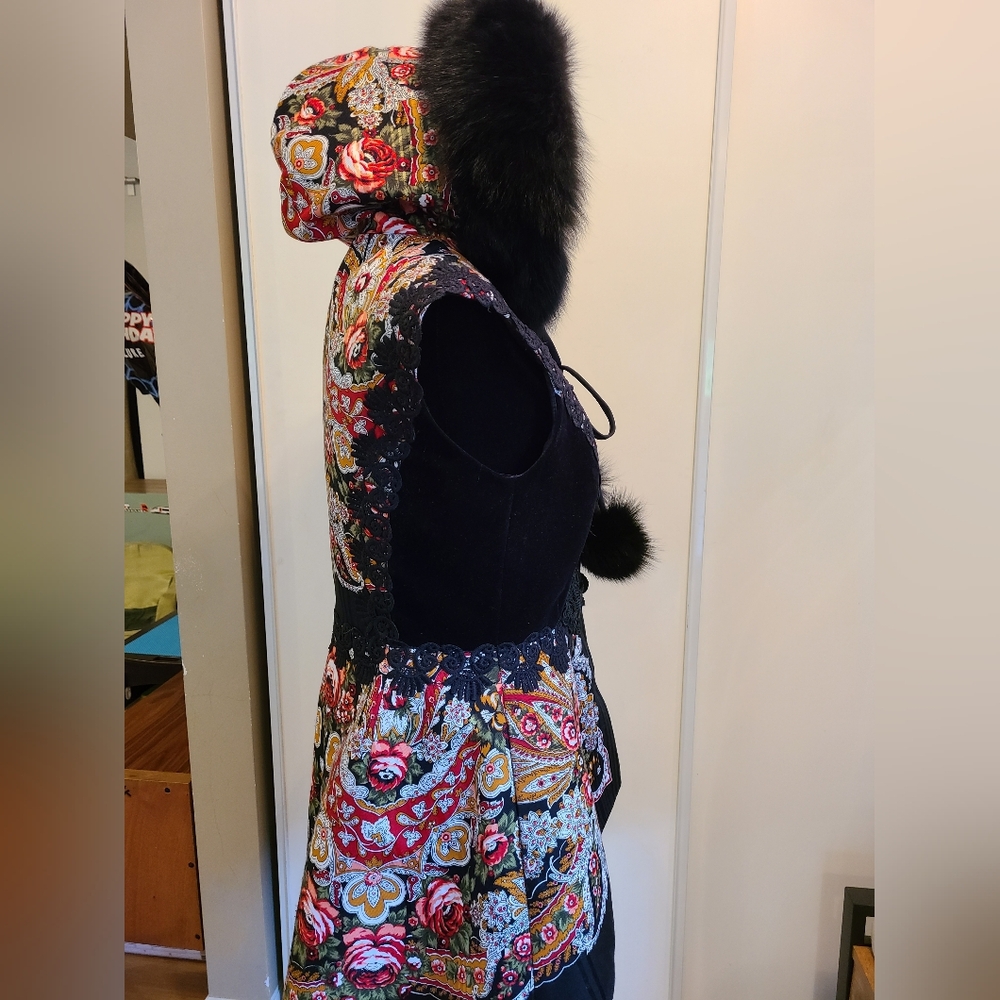 Floral Embroidered Hooded Vest with Fur Trim